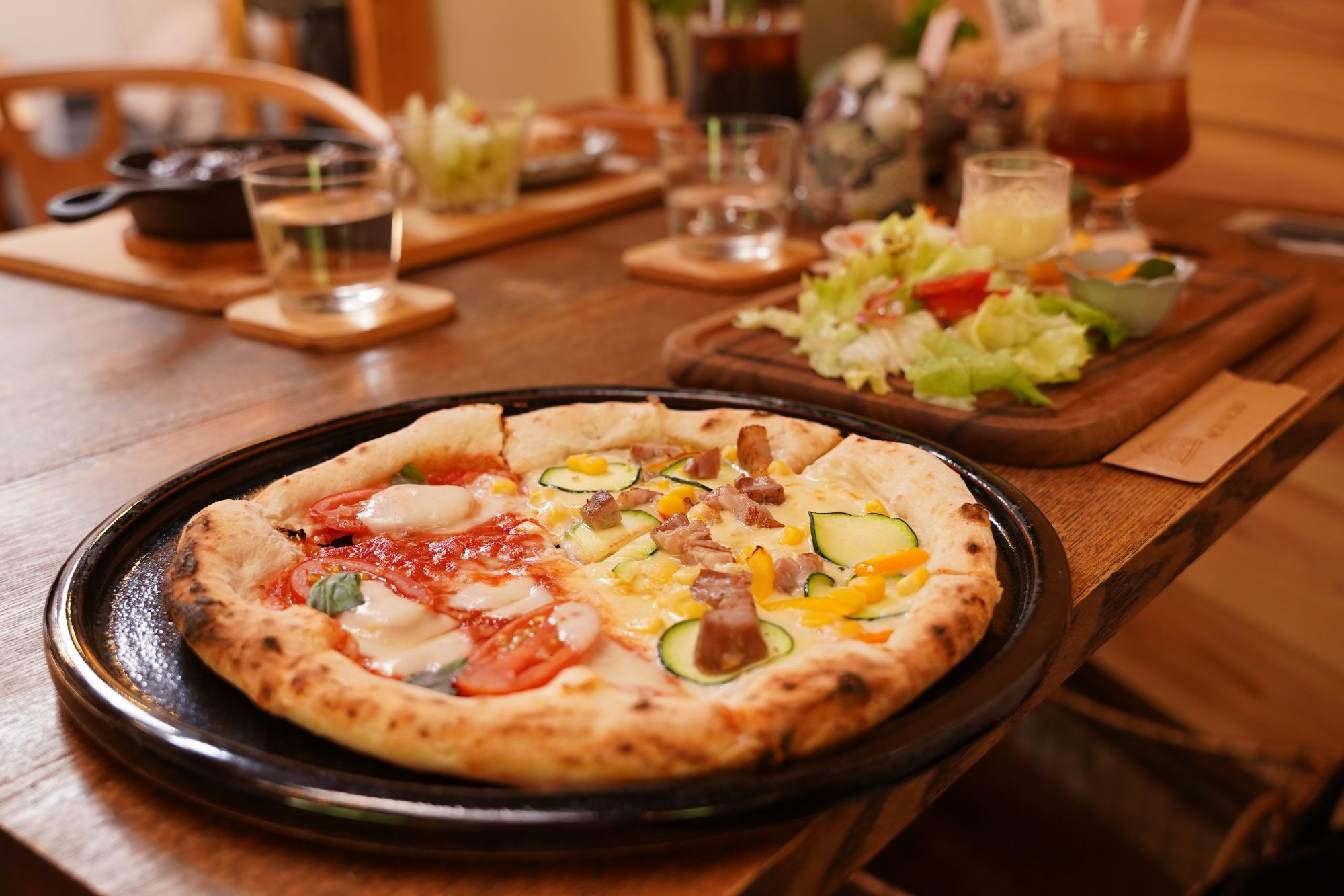 丹波PIZZA KITCHEN のこのこ」多彩なメニューで地元野菜の美味しさを